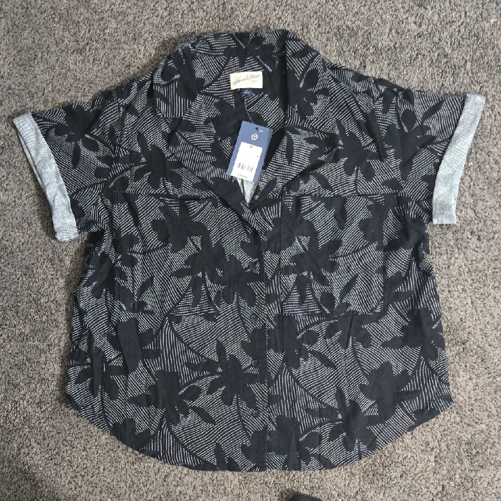 Universal Thread Black and Gray Blouse